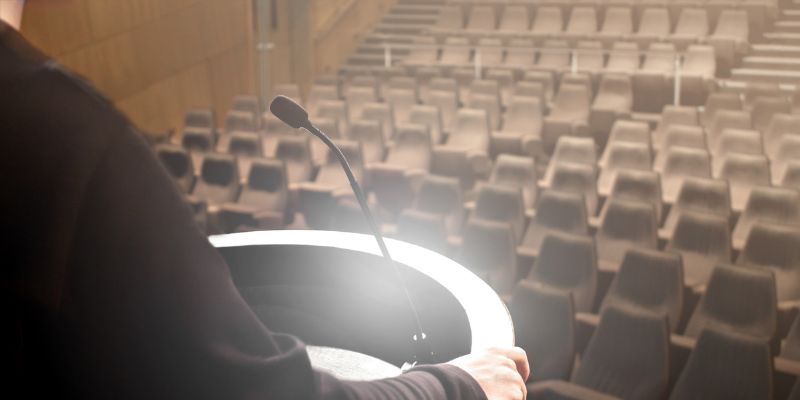 Finding a motivational speaker for your event 